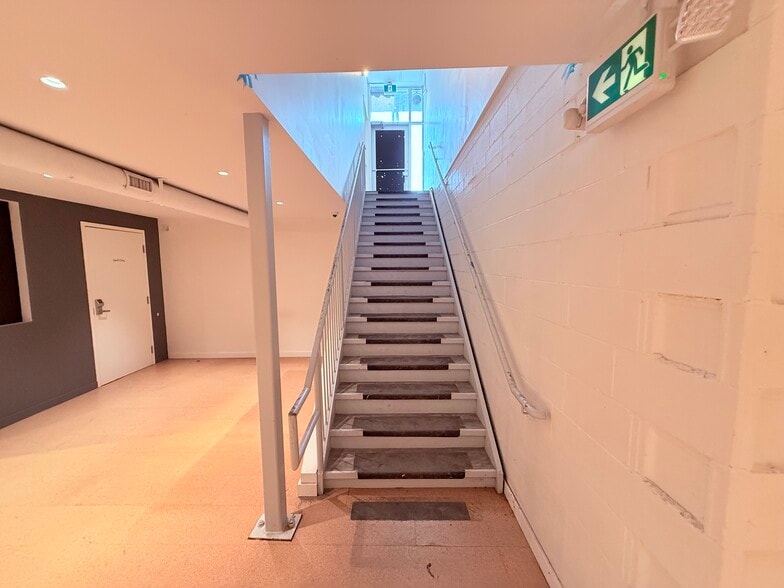 More Photos Of 391 Bank St, Ottawa Storefront Retail Office For Sale