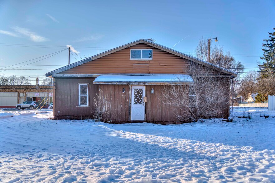 More Photos Of 1011 Lansing Ave, Jackson Storefront For Sale