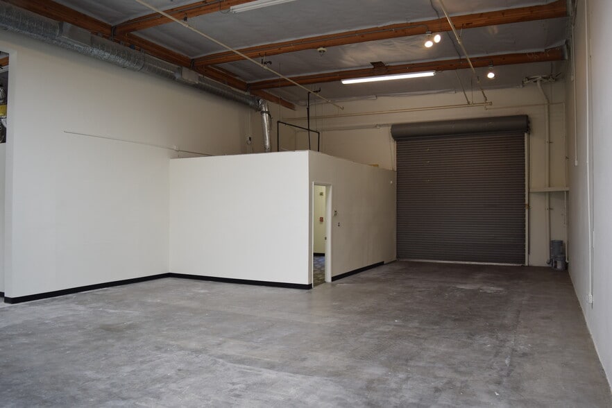 More Photos Of 7790-7820 Bell Rd, Windsor Warehouse For Sale