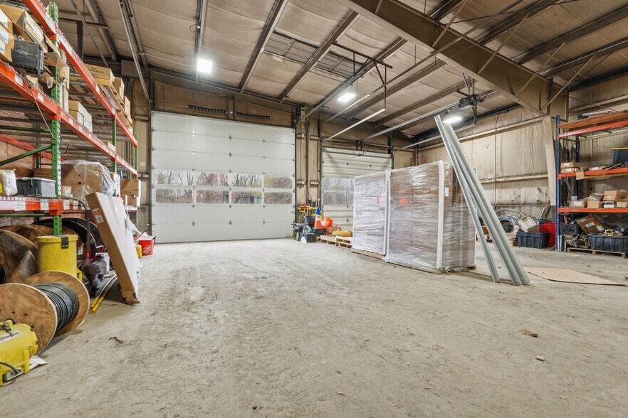 More Photos Of 327 West St, West Hatfield Warehouse For Lease