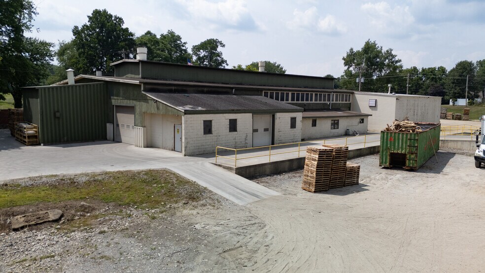More Photos Of 816 N Milan St, Canal Fulton Warehouse For Sale
