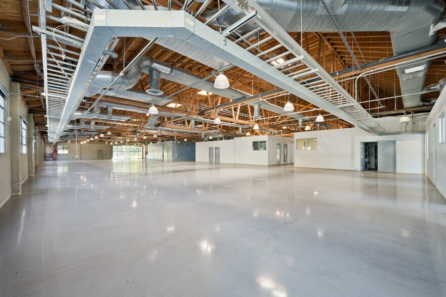 More Photos Of 10567 Jefferson Blvd, Culver City Loft Creative Space For Lease