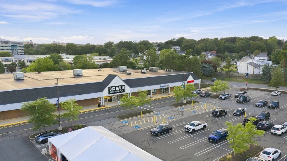 More Photos Of 2 Elm St, Woburn Freestanding For Lease