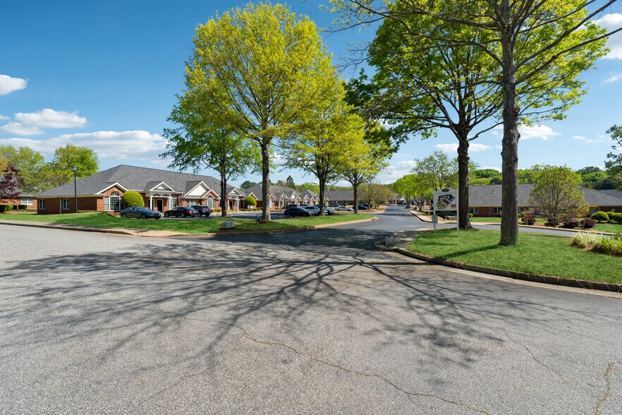 More Photos Of 301-304 Macy Dr, Roswell Medical For Sale