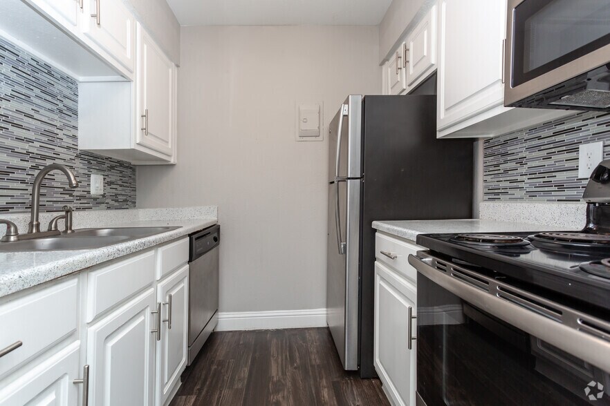 More Photos Of 2420 E Abram St, Arlington Apartments For Sale