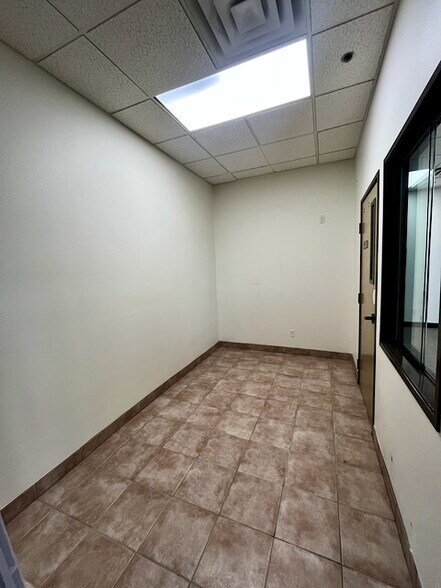 More Photos Of 6431 W Sahara Ave, Las Vegas Loft Creative Space For Lease