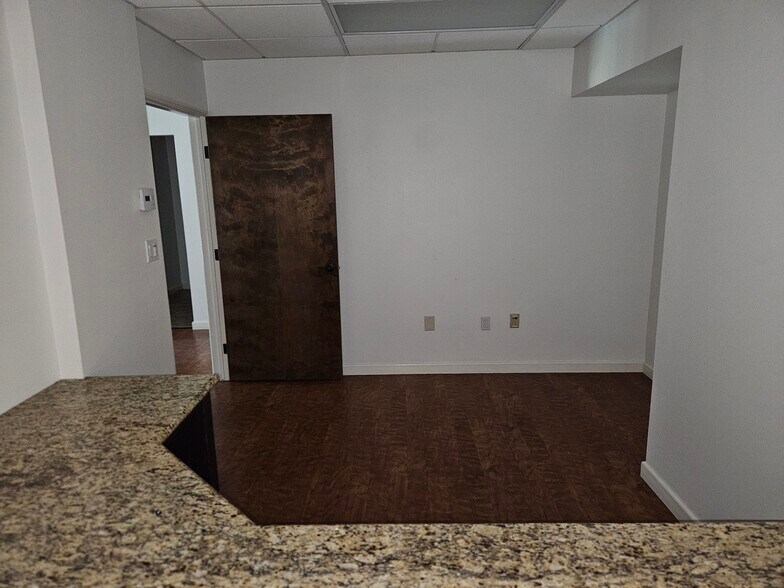More Photos Of 630 Alta Vista Dr, Vista Office For Sale