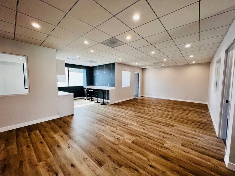 More Photos Of 11965 Venice Blvd, Los Angeles Loft Creative Space For Lease