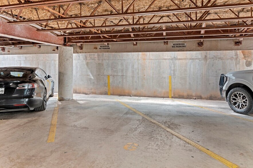 More Photos Of 222 S Sidney Baker St, Kerrville Office For Sale
