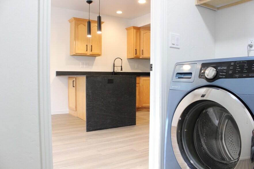 More Photos Of 1115-1145 N Main St, Bountiful Apartments For Sale