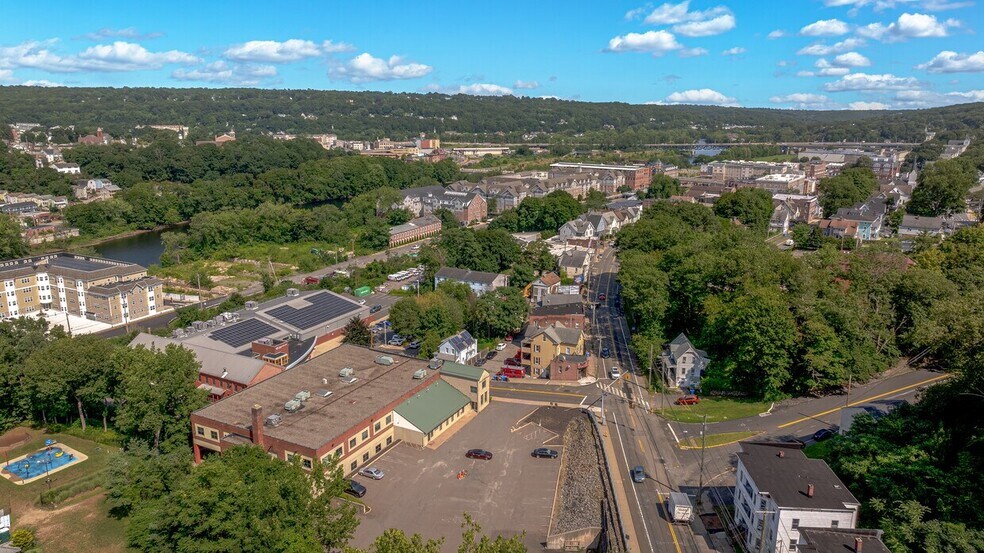 More Photos Of 25 Brook St, Shelton Manufacturing For Lease