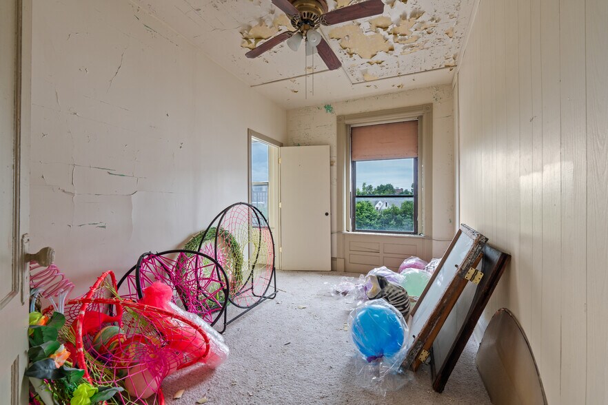 More Photos Of , Utica Unknown For Sale