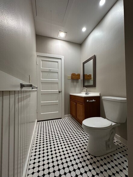 More Photos Of 2118 Oxford St, Austin Office For Lease