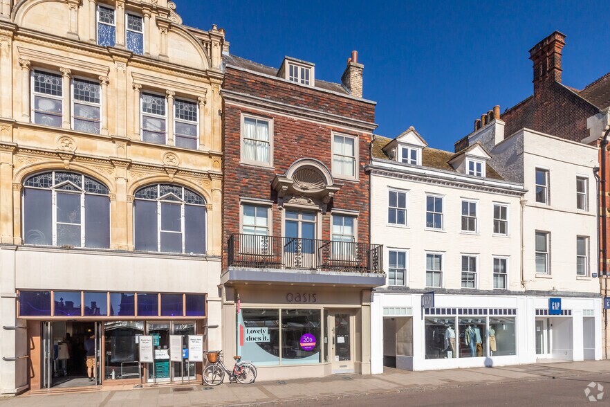 More Photos Of 5 Market Hl, Cambridge Storefront For Lease