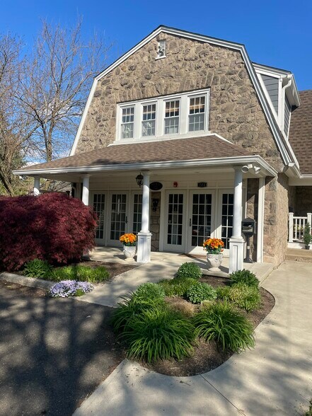 Primary Photo Of 223 Summit Ave, Fort Washington Office Residential For Lease