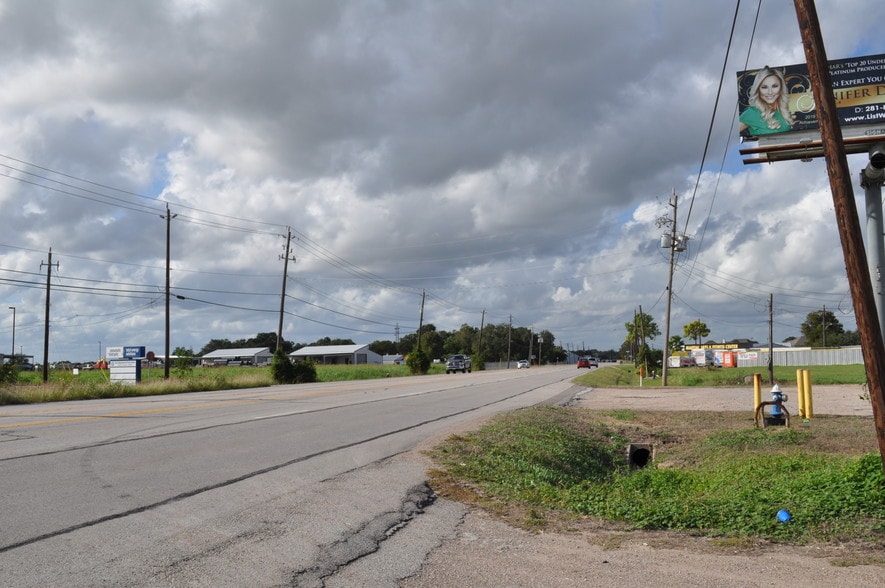 More Photos Of 3221 S Main St, Pearland Freestanding For Sale