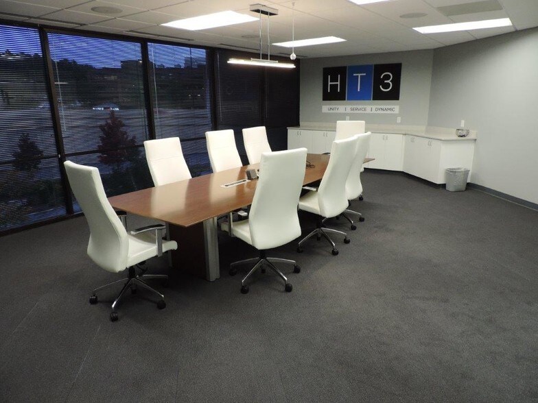 More Photos Of 10800 Financial Centre Pkwy, Little Rock Office For Lease