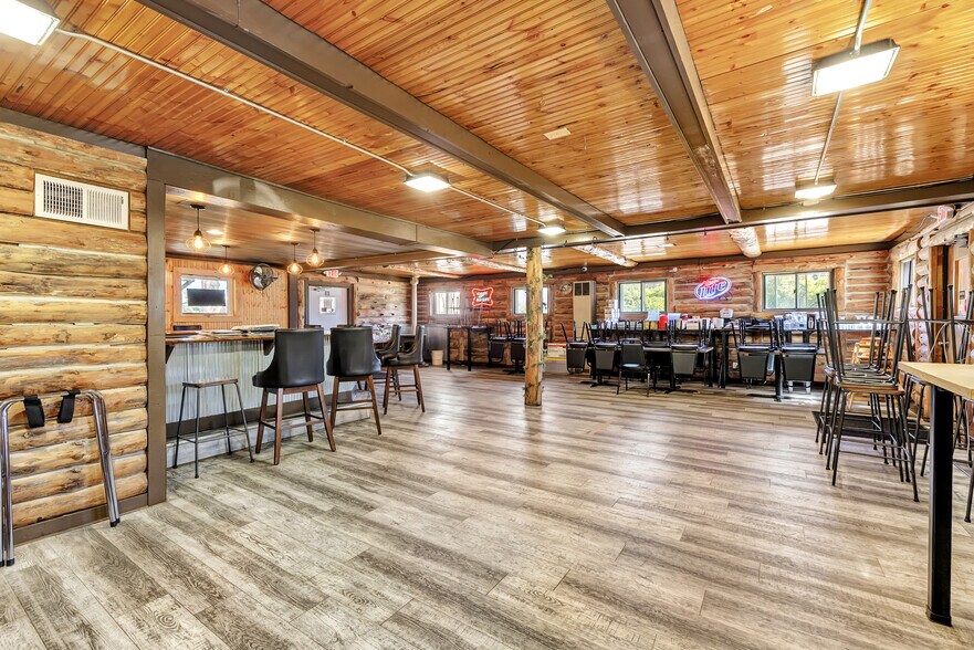 More Photos Of 621 Bissell St, White Lake Restaurant For Sale