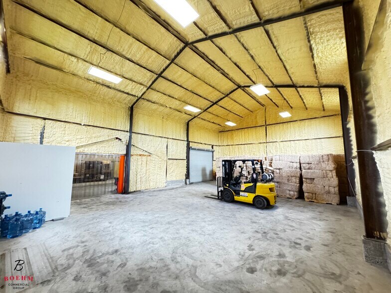 More Photos Of 38 FM 289, Comfort Warehouse For Lease