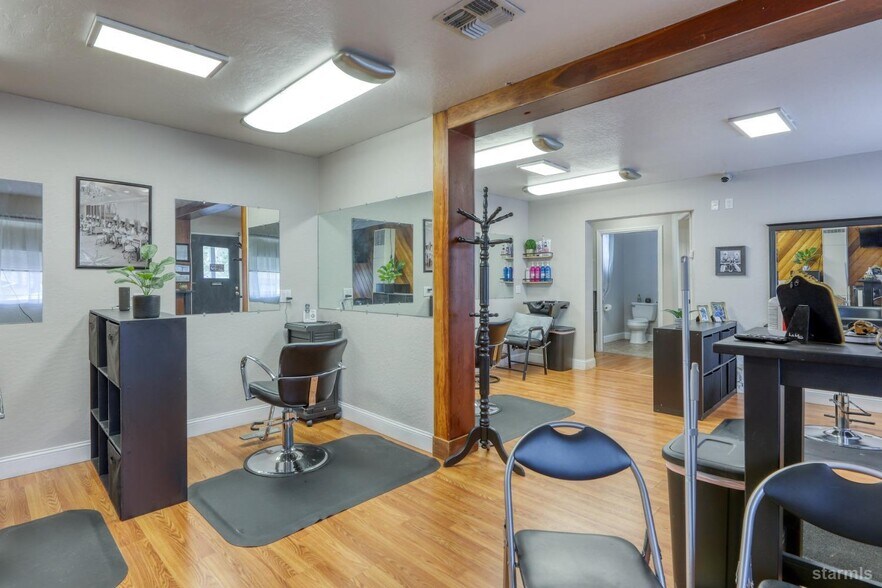 More Photos Of 3816 Pioneer Trl, South Lake Tahoe Office For Sale