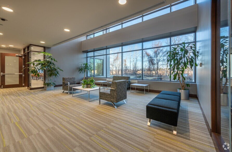 More Photos Of 101 Edgewater Dr, Wakefield Unknown For Lease