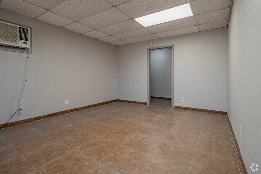 More Photos Of 5504-1 Bandera Rd, San Antonio Unknown For Lease