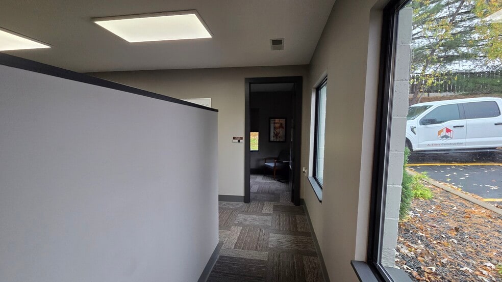 More Photos Of 1450 Triad Center Dr, Saint Peters Office For Lease