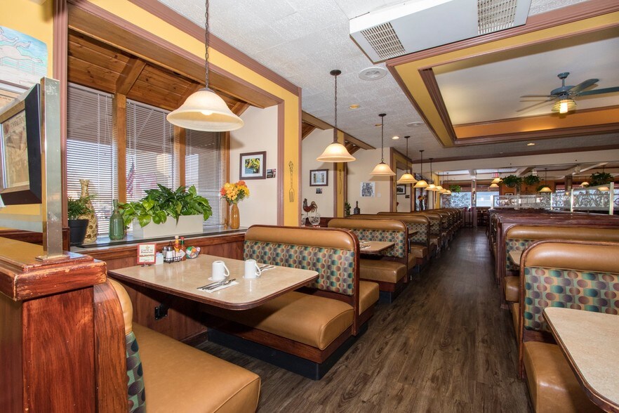 More Photos Of 300 N Northwest Hwy, Palatine Restaurant For Sale