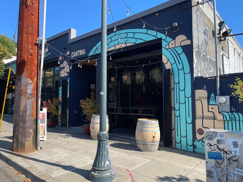 More Photos Of 664 N Russell St, Portland Restaurant For Lease