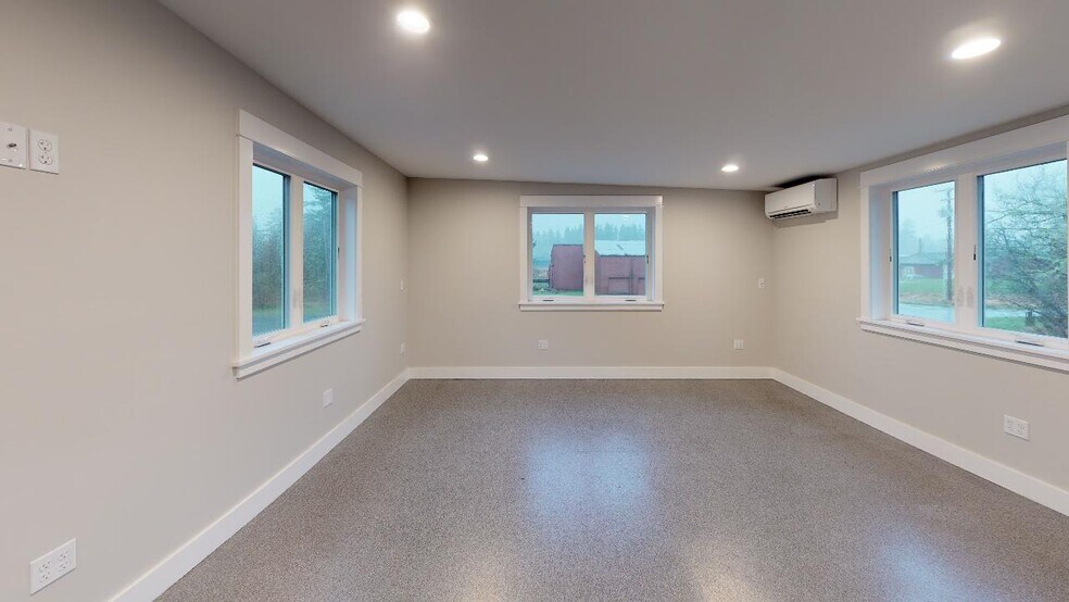 More Photos Of 1425 SE 9th St, Warrenton Warehouse For Sale