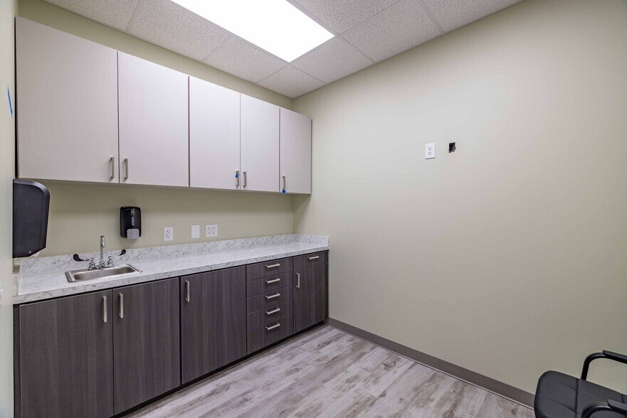 More Photos Of 27511 W IH-10, Boerne Medical For Lease