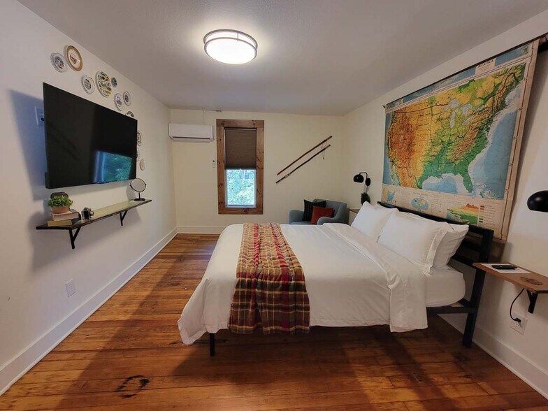 More Photos Of 110 Mc Lean Ave, Cotter Hotel For Sale