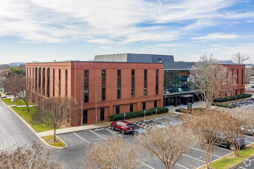 More Photos Of 2 Maryland Farms, Brentwood Office For Lease