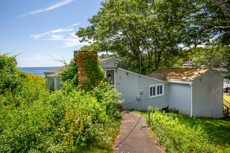More Photos Of 146 State Route 32, New Harbor Hotel For Sale