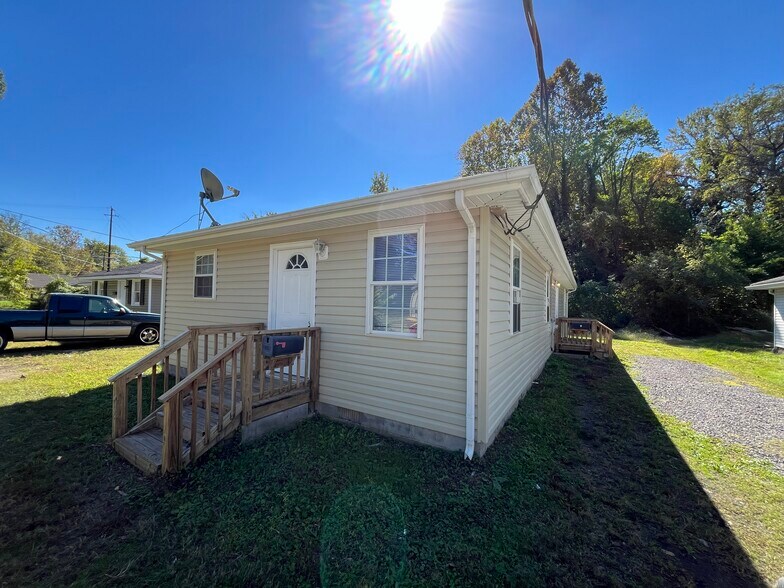 More Photos Of 172 McKeever St, Petersburg Multifamily For Sale