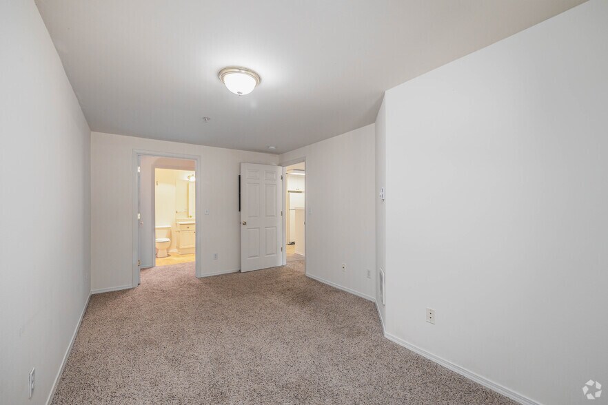 More Photos Of 4719 15th Ave NE, Seattle Apartments For Sale