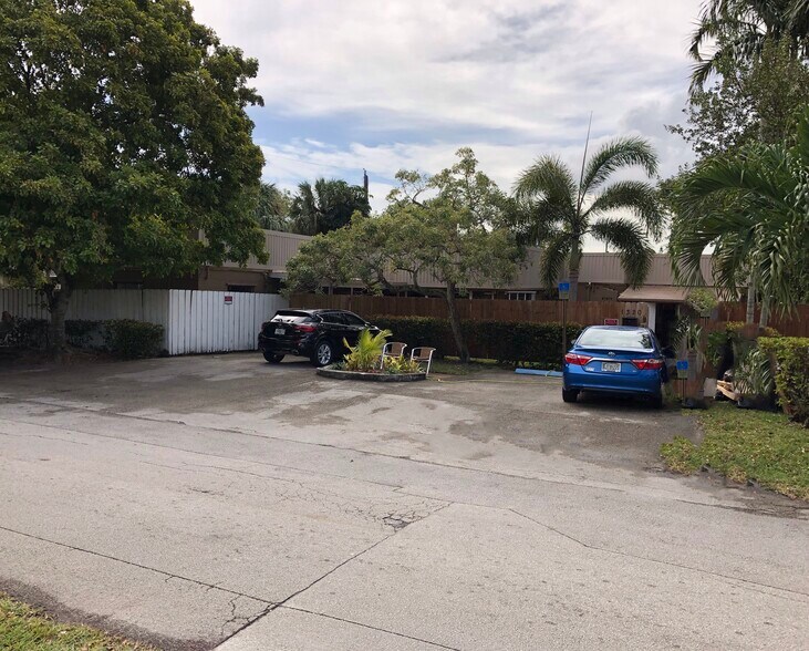More Photos Of 1320 SW 26th St, Fort Lauderdale Assisted Living For Sale