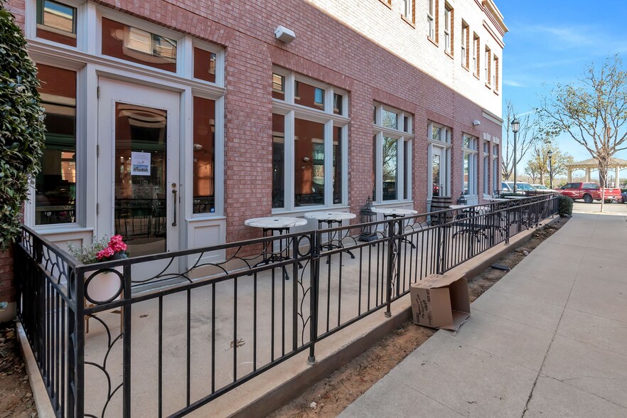 More Photos Of 890 Parker Sq, Flower Mound Storefront Retail Office For Lease