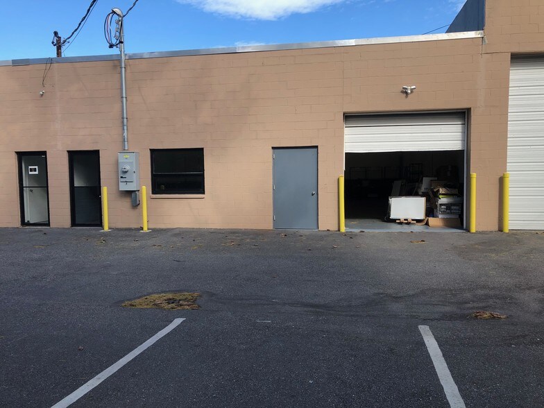 More Photos Of 599-601 Albany Ave, Amityville Warehouse For Lease