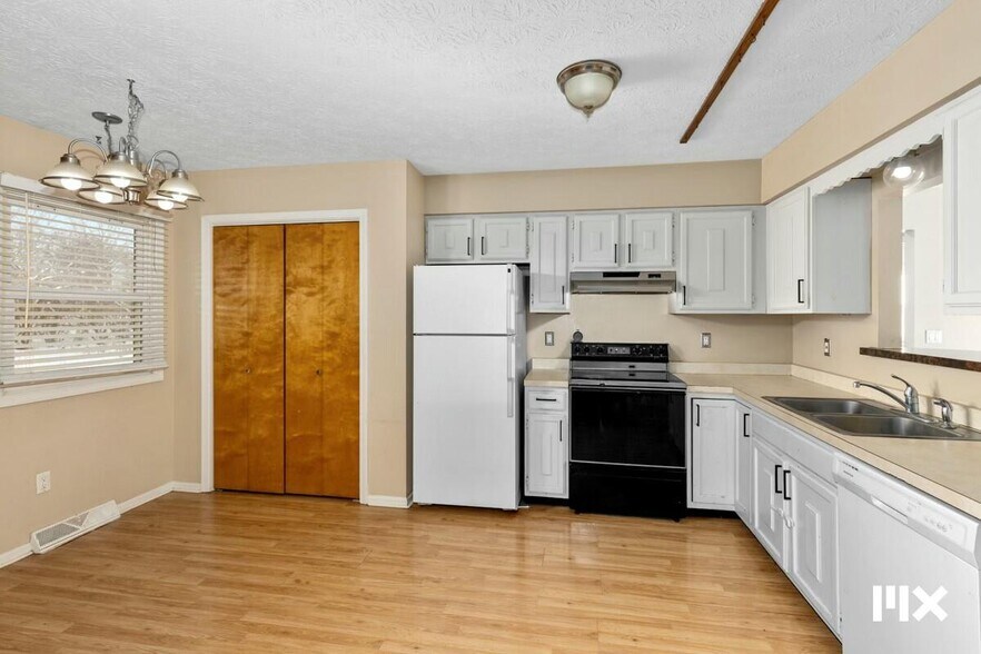 More Photos Of 2535 7th St, Shelbyville Apartments For Sale