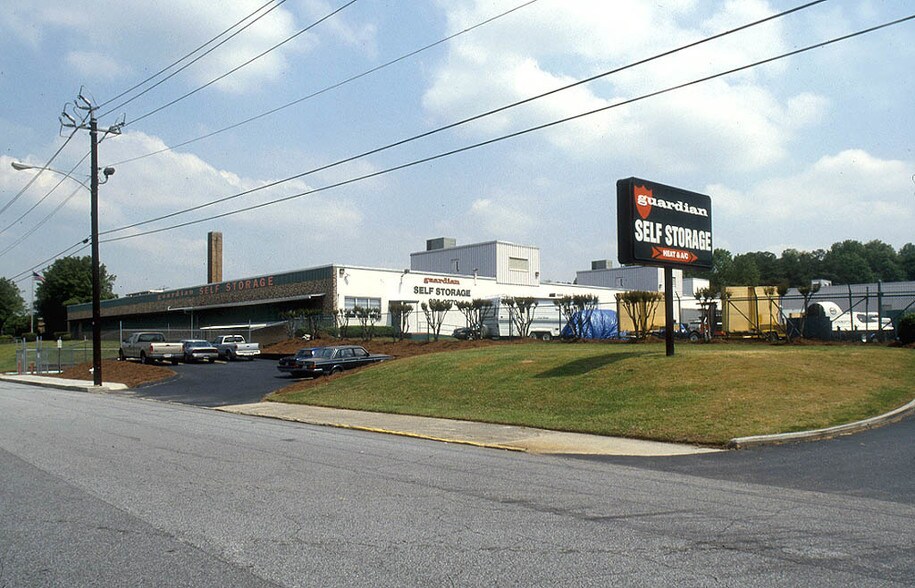 More Photos Of 5317 Peachtree Industrial Blvd, Chamblee Self Storage For Lease