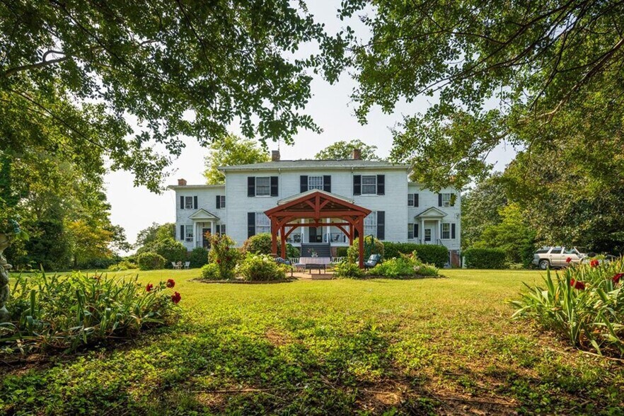 More Photos Of 850 Kinderton Rd, Clarksville Hospitality For Sale
