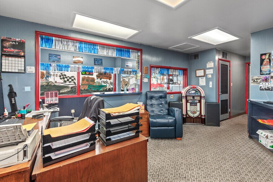 More Photos Of 2929 N Government Way, Coeur d'Alene Auto Dealership For Sale