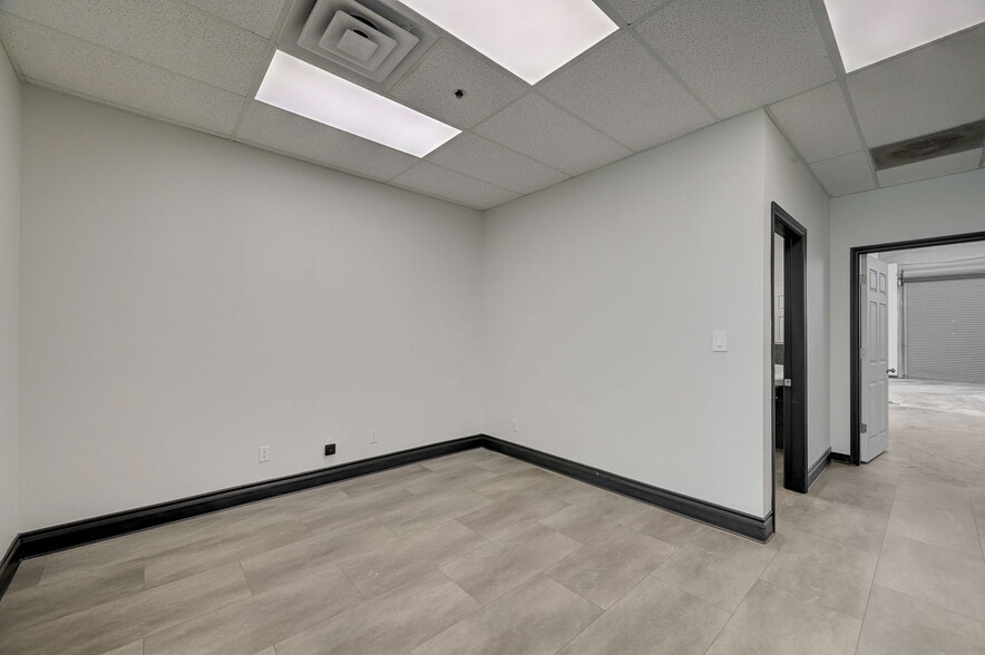 More Photos Of 3068 E Sunset Rd, Las Vegas Warehouse For Sale