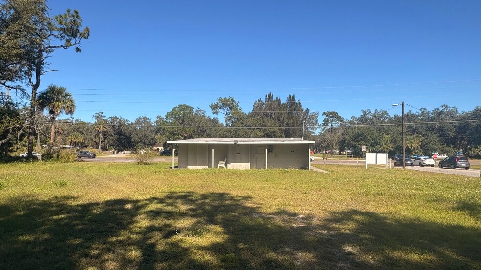 More Photos Of 15200 E Colonial Dr, Orlando Bar For Sale