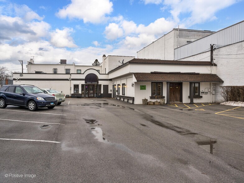 More Photos Of 2109-2119 Green Bay Rd, Highland Park Storefront Retail Residential For Sale