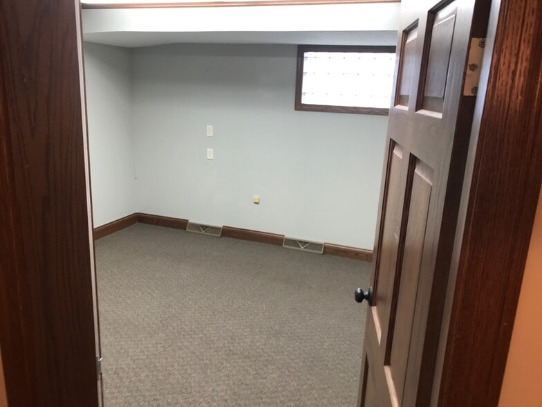 More Photos Of 2833 Cleveland Ave, Canton Office For Sale