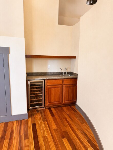 More Photos Of 1030 Seminary St, Napa Office For Sale