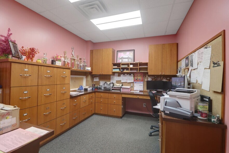 More Photos Of 720 Dupont Rd, Charleston Light Distribution For Sale