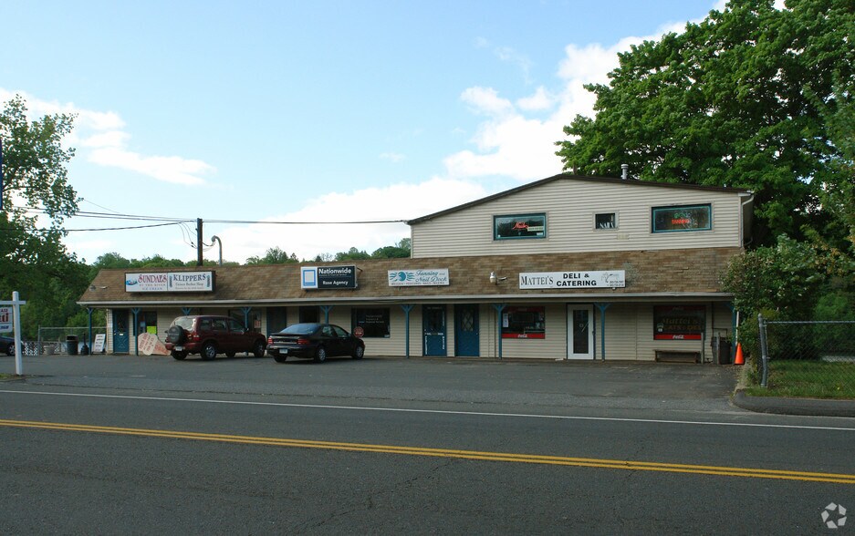 More Photos Of 418 Roosevelt Dr, Derby General Retail For Lease